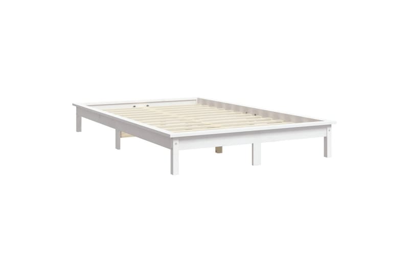 beBasic Sengeramme hvit heltre furu 200x200 cm - Hvit - Møbler - Senger - Sengeramme & sengestamme