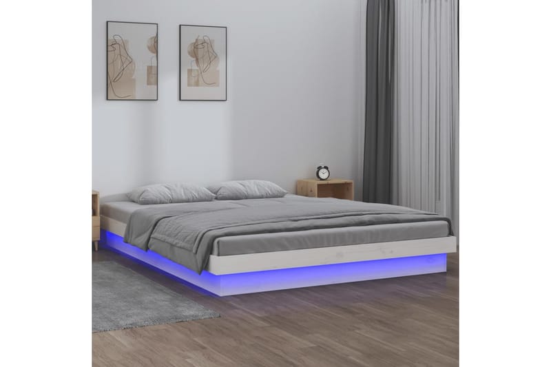 beBasic Sengeramme LED hvit 135x190 cm 4FT6 Double heltre - Hvit - Møbler - Senger - Sengeramme & sengestamme