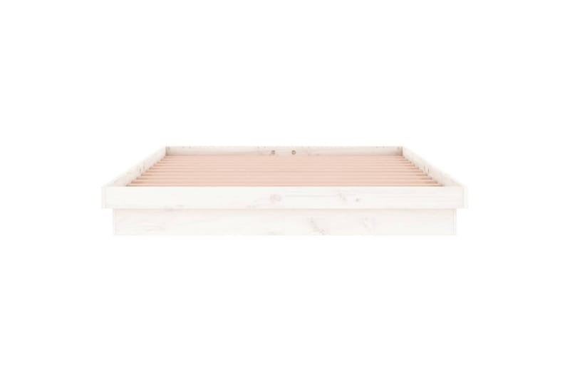 beBasic Sengeramme LED hvit 135x190 cm 4FT6 Double heltre - Hvit - Møbler - Senger - Sengeramme & sengestamme