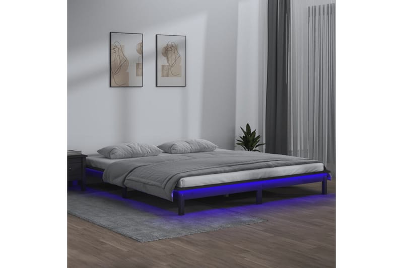 beBasic Sengeramme med LED grå 135x190 cm 4FT6 Double heltre - GrÃ¥ - Møbler - Senger - Sengeramme & sengestamme