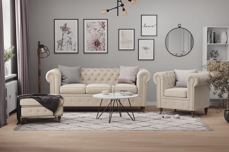 Sofagruppe Chester Deluxe 3-seter+Lenestol+Fotskammel Fløyel - Beige - Møbler - Sofaer - Sofagrupper - Howard sofagruppe