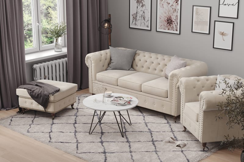 Sofagruppe Chester Deluxe 3-seter+Lenestol+Fotskammel Fløyel - Beige - Møbler - Sofaer - Sofagrupper - Howard sofagruppe